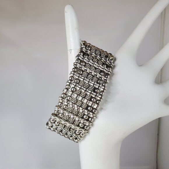 Dee Cee silver tone stretch bracelet wide, multi-component parts - Picture 2 of 6